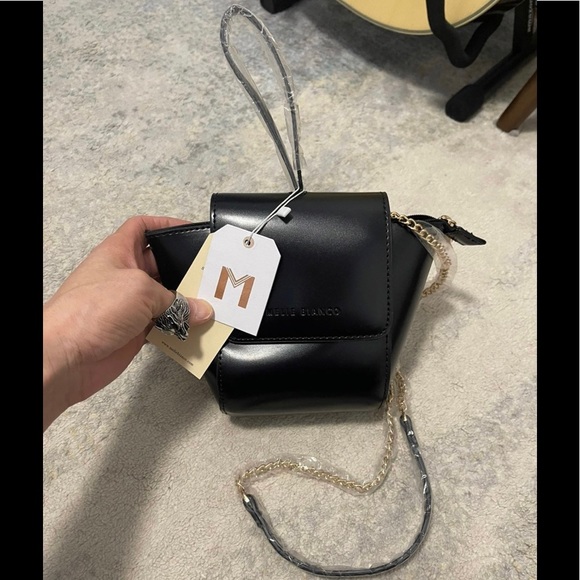 NWT Melie Bianco Adele Crossbody Bag With Golen Chainlink Strap In Black - Picture 3 of 11
